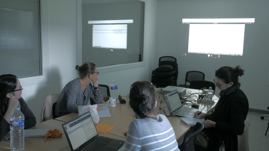 Équipe de SS2i Services en session de formation